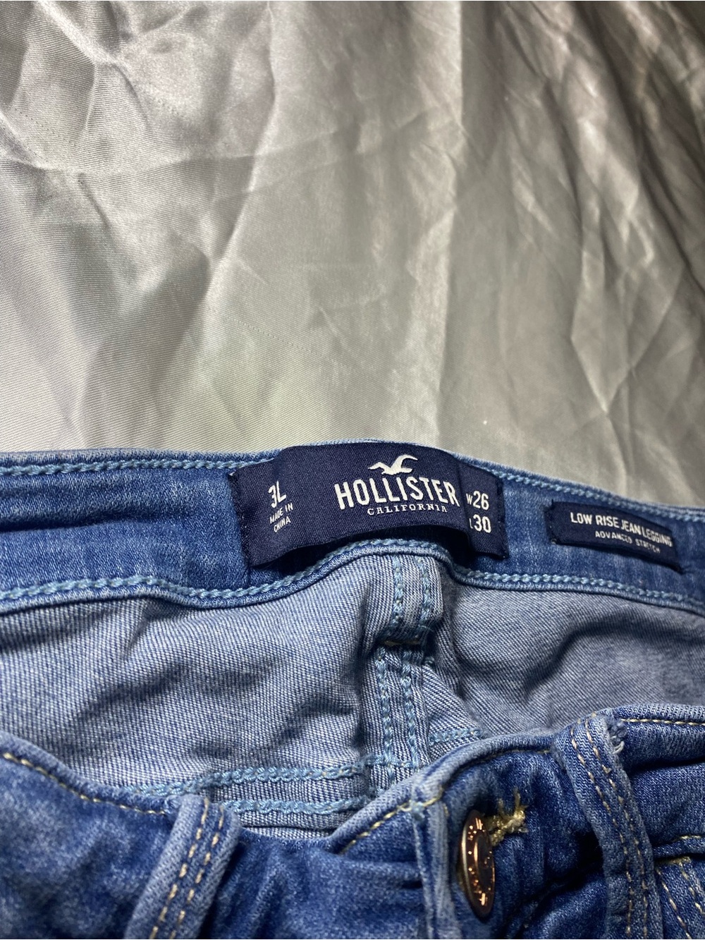 Hollister ripped jeans - Picture 3 of 10